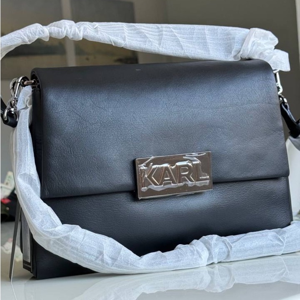 Karl Lagerfeld LH3HD9CG CHERI SMALL SHOULDER BAG IN BLACK